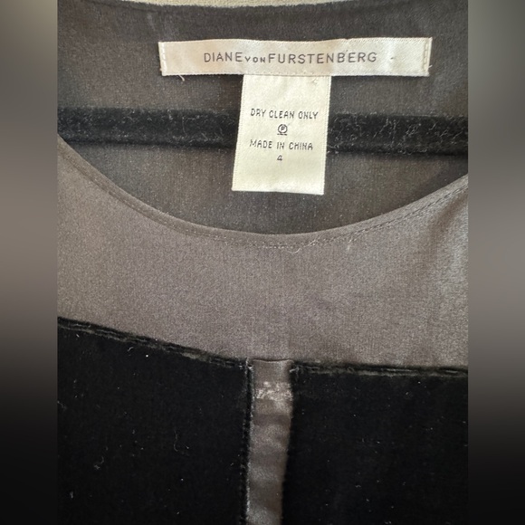Diane Von Furstenberg Black Velvet and Gold Sequin Short Sleeve Dress, Size 4 - Picture 5 of 5